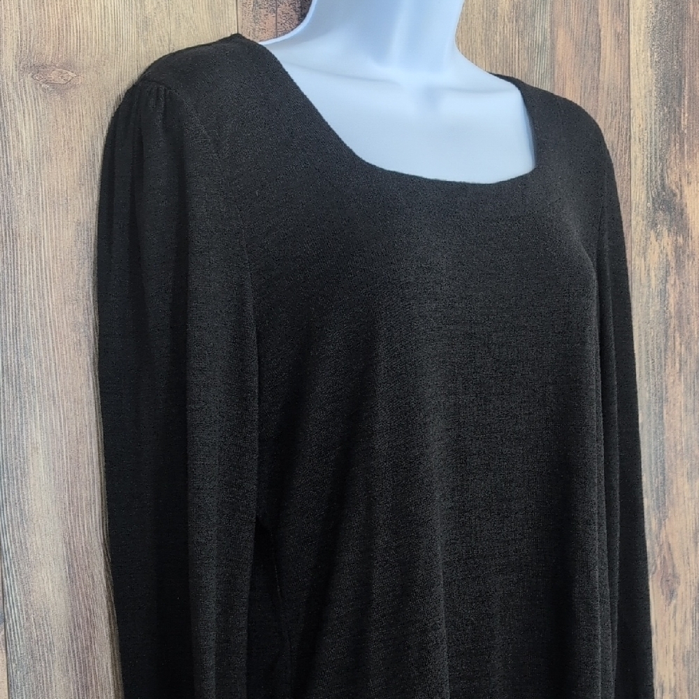 UVN Classic Black Women's Scoop Neck Sweater M                              D381